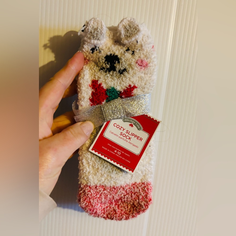 “Cozy Holiday Slipper Socks – NWT – Size 4–10”